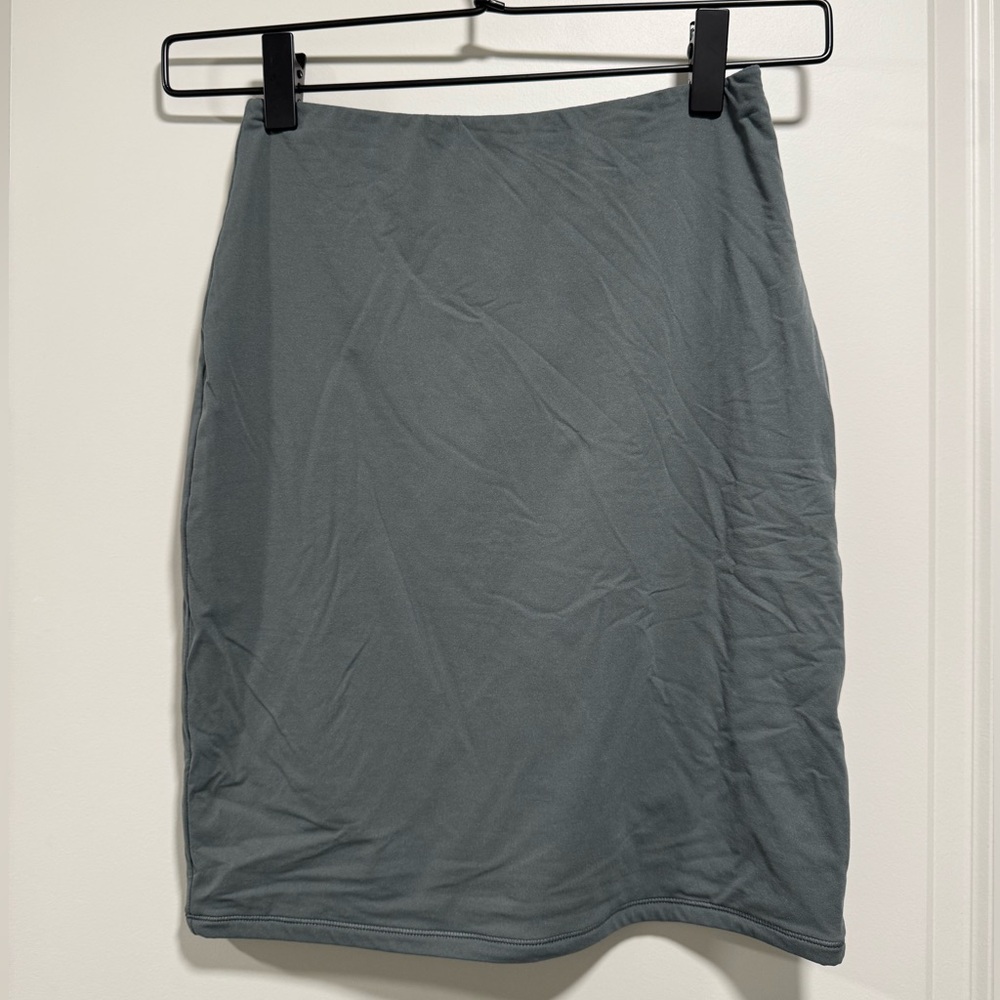 SKIMS Fits Everybody Green Mini Skirt - Picture 2 of 6